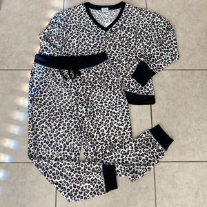Splendid 2 piece jogger and sweater set - size M 🌻
